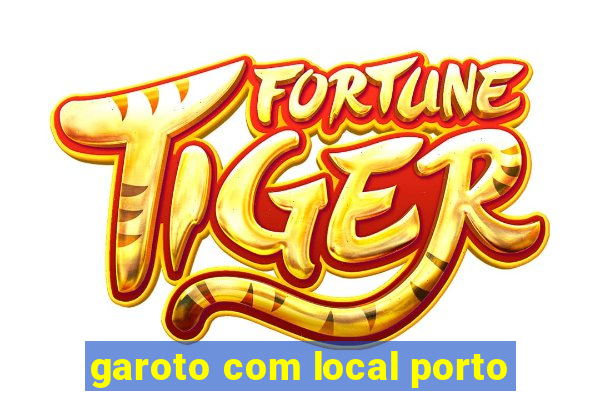 garoto com local porto